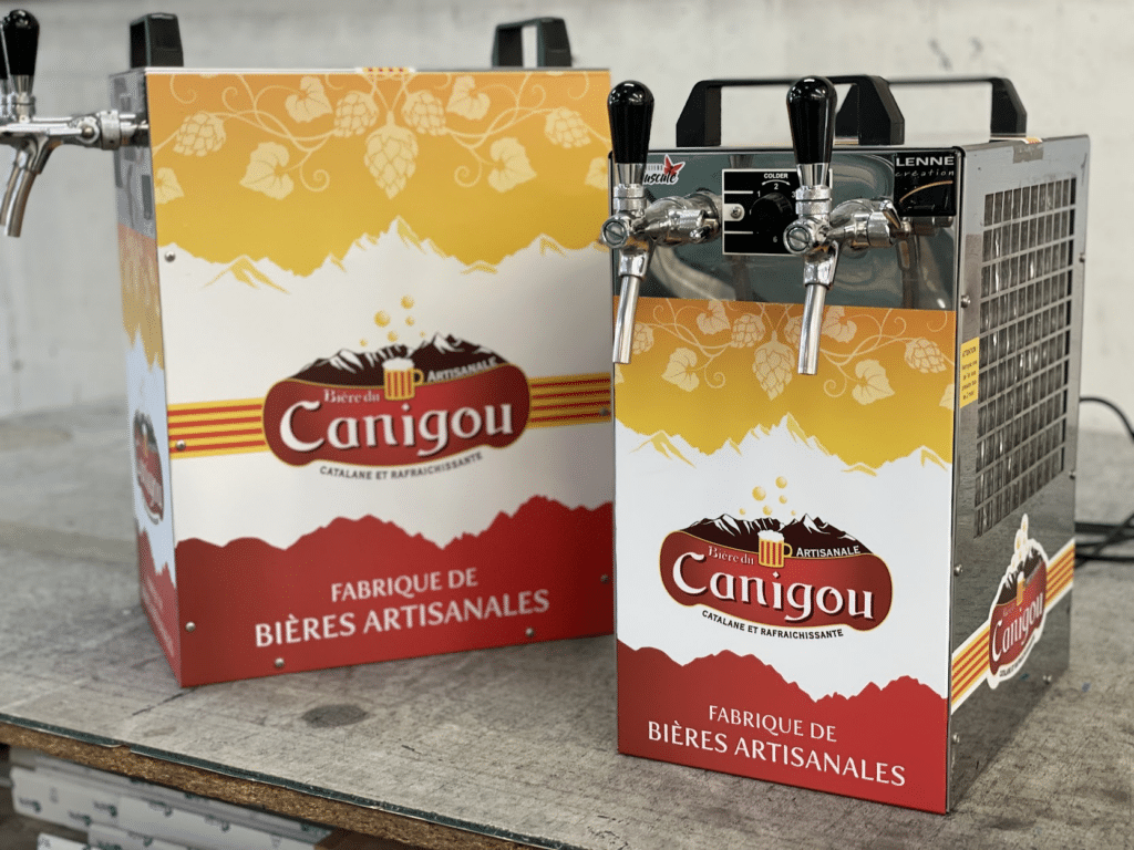 Deux distributeurs "La Bière du Canigou" égayent l'événement.