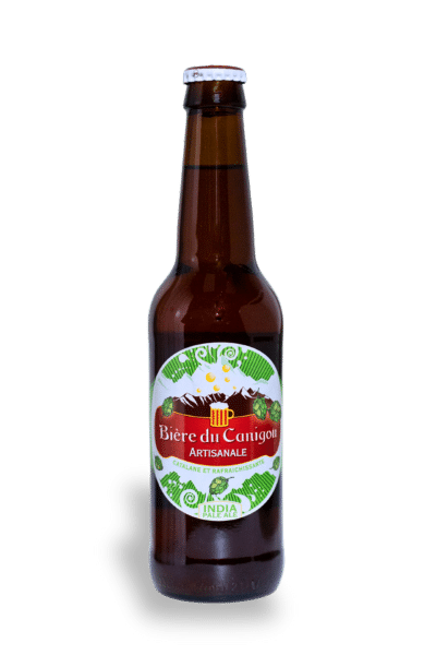 Bouteille de Bière du Canigou IPA avec une étiquette verte, blanche et rouge indiquant houblon et montagnes.